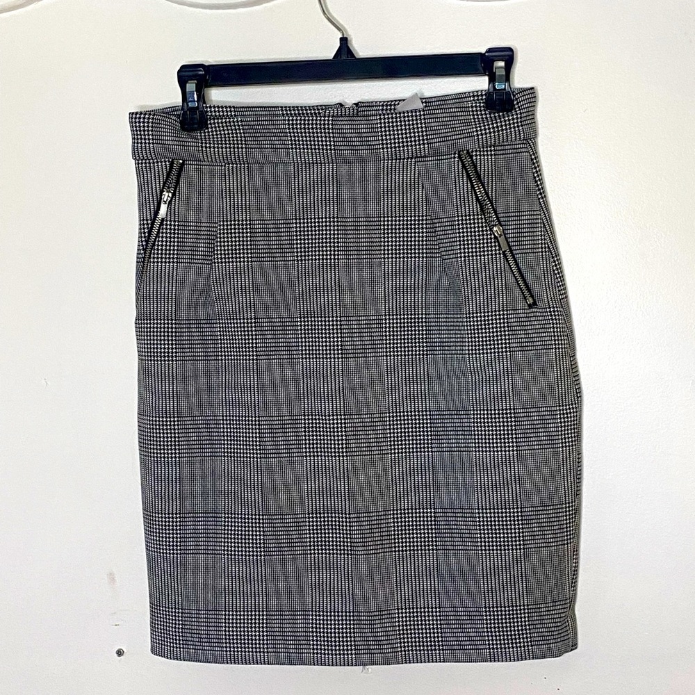 Grey plaid pencil skirt, mid-thigh, functional zippers and front pockets